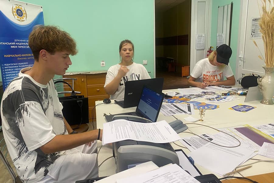 Вступна кампанія-2026: консультаційний центр ЛНУ у Чорноморську активно допомагає вступникам