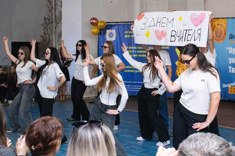 Напередодні Дня працівників освіти — святковий настрій для педагогів!
